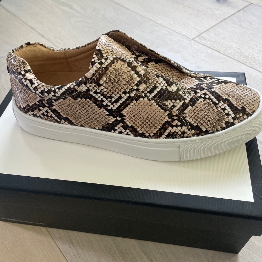 J/Slides Luv snake sneaker